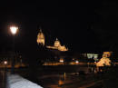 Salamanca by night -  la Cattedrale vista dal ponte romano 