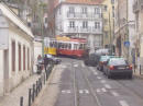 Lisbona - il quartire dellAlfama a bordo del tram numero 28